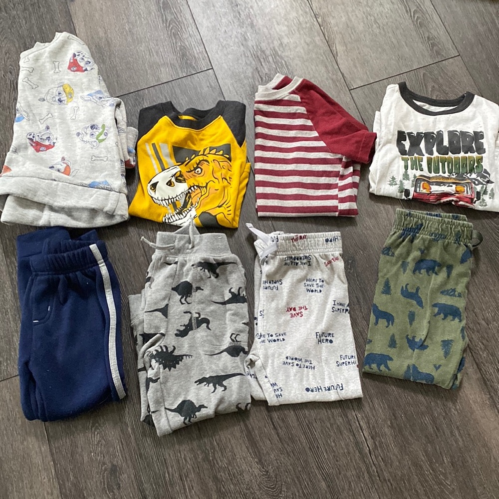 4T boys bundle. 3 Short sleeve shirts/pant set and 1 paw patrol sweatshirt set